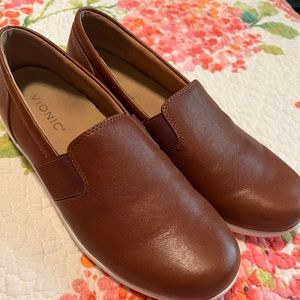 ViONIC Leather Shoes in Tan color. Size 8.